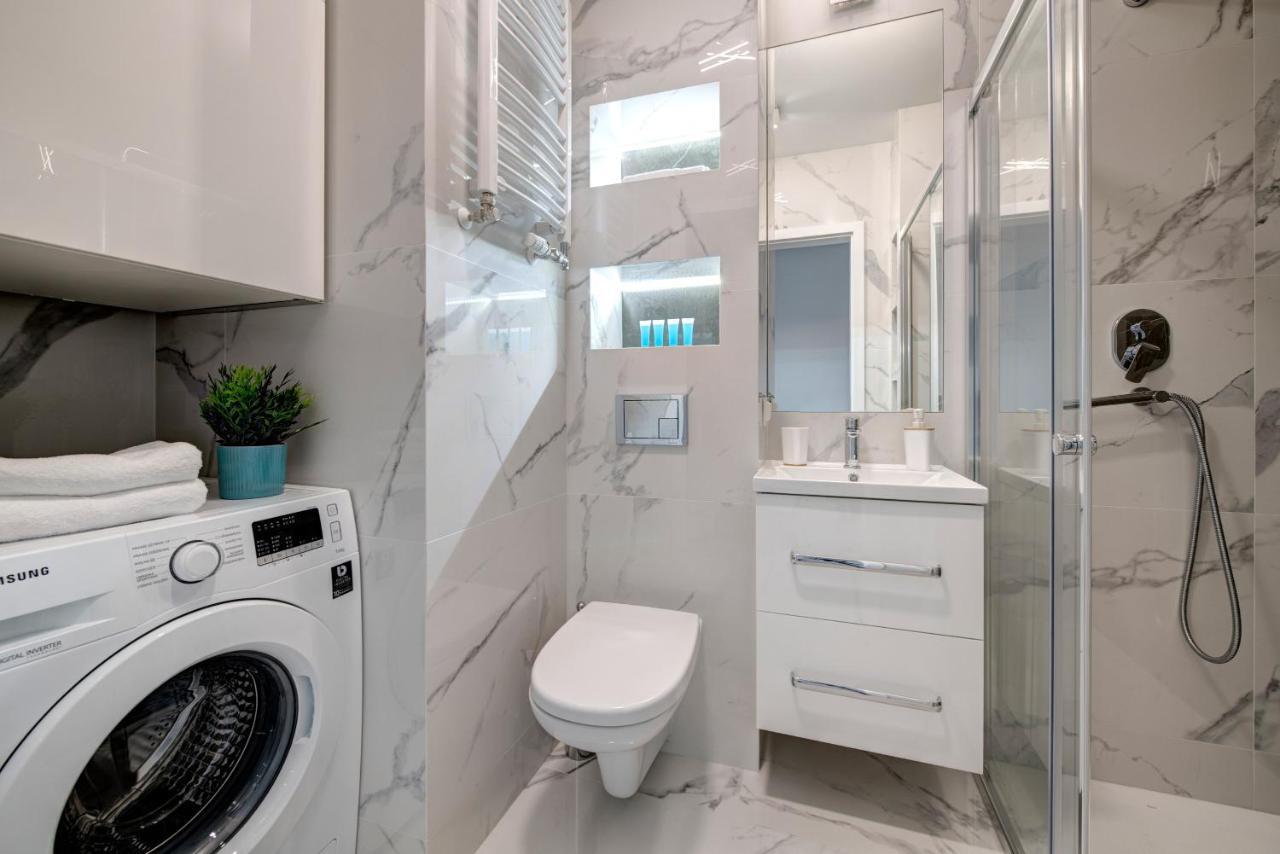 Live & Travel Apartments - Waterlane Island Danzica Esterno foto